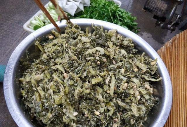 农村老太集市卖“懒豆”小吃，不到五分钟就被顾客抢光了，很好吃休闲区蓝鸢梦想 - Www.slyday.coM