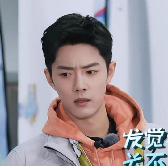 官媒放肖战新综艺大合照,被小朋友包围的他温柔又美好!