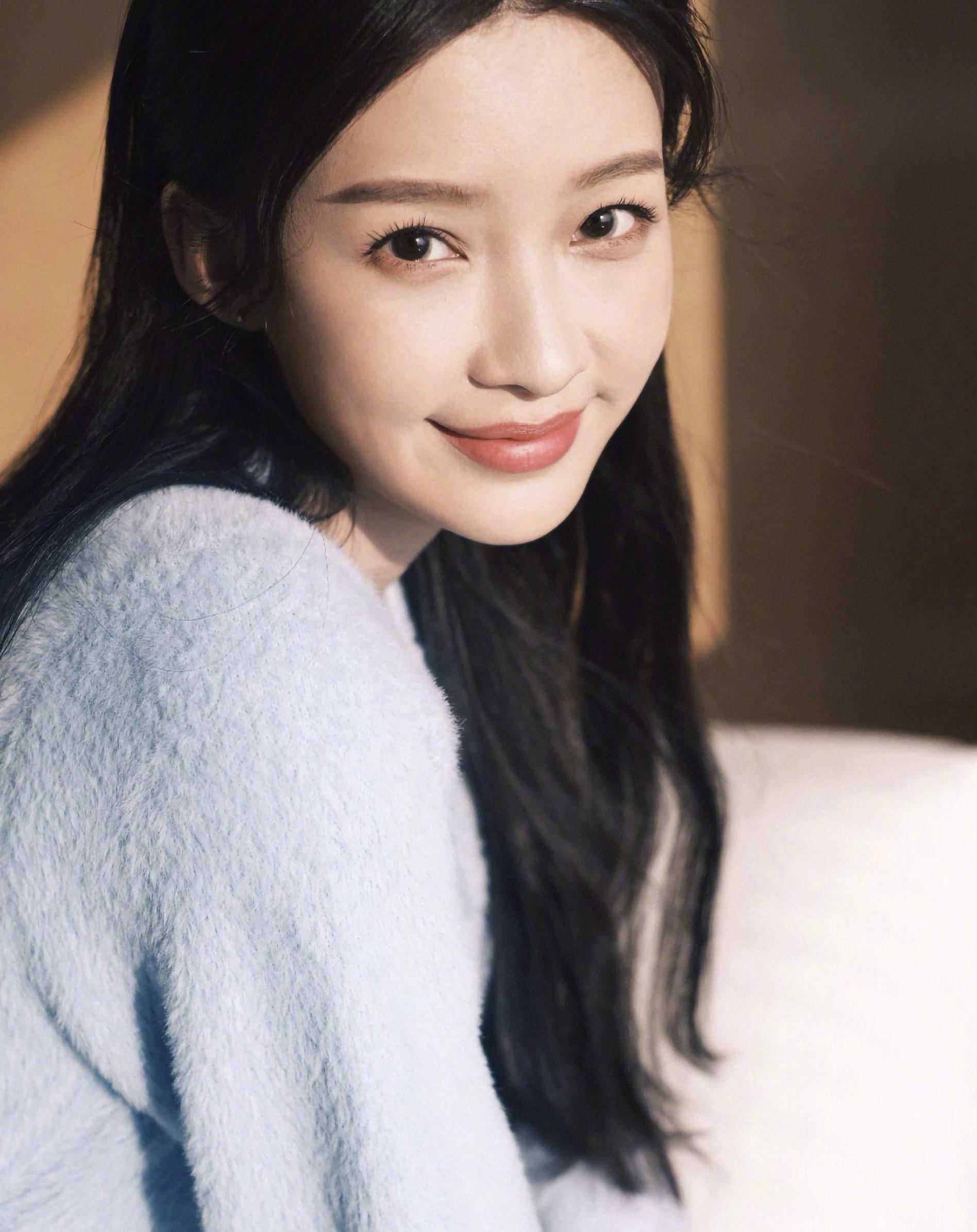 孙怡时尚大片,少女感十足