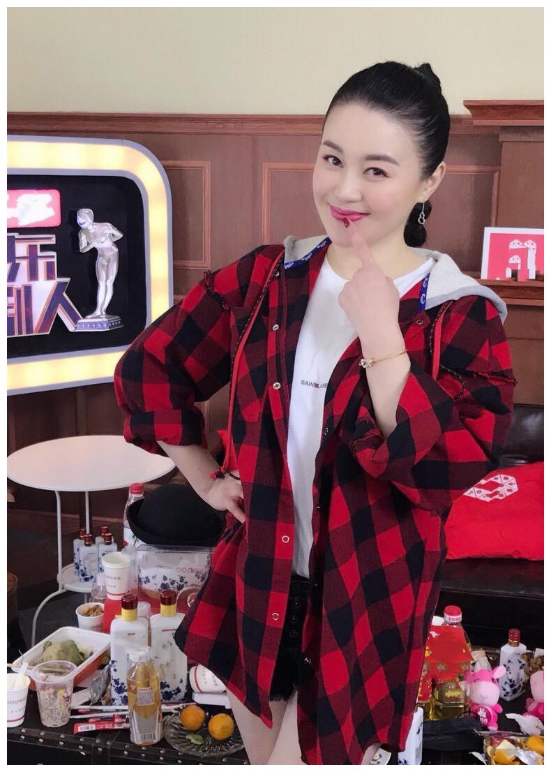 80后的关婷娜本山老师的固定老伴没想到身材这么好