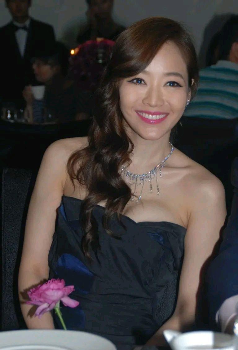 周杰伦前女友侯佩岑性感艳丽时尚女神_高清图集_新浪网