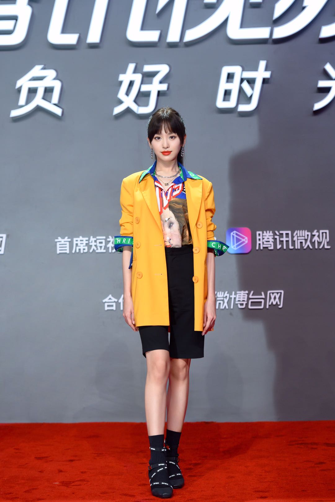 罗秋韵酷飒亮相星品大赏千古玦尘官宣饰月弥