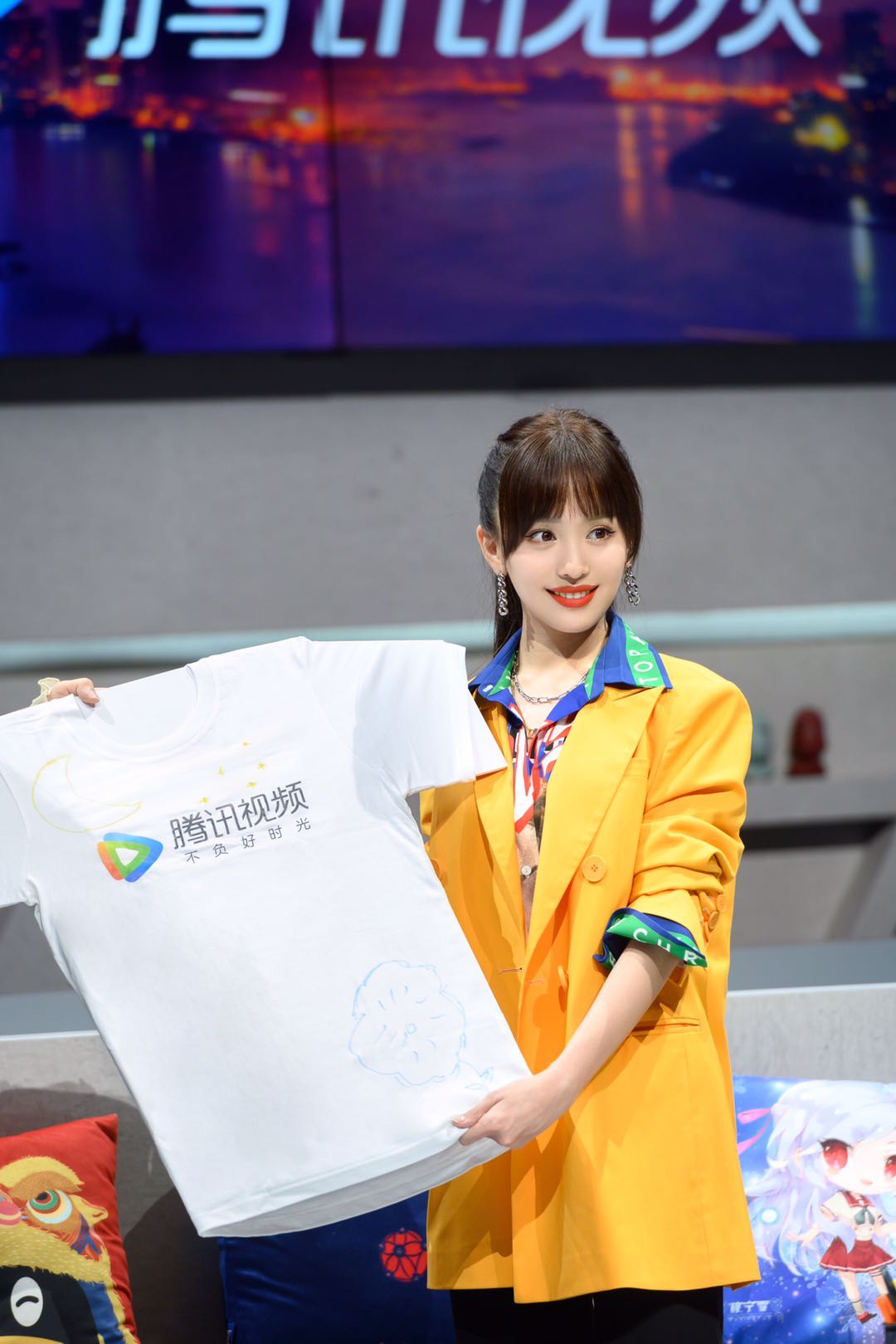 罗秋韵酷飒亮相星品大赏 《千古玦尘》官宣饰月弥