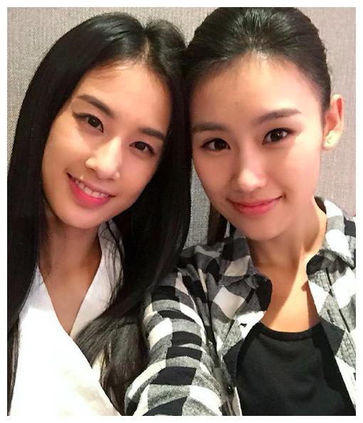 贵圈的生活搞不懂杨子与女秘戴同款手链亲密约会不惧黄圣依