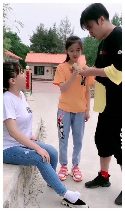 《乡村爱情》赵兰妮长大了,6年后成"异域美人",生活照罕曝光