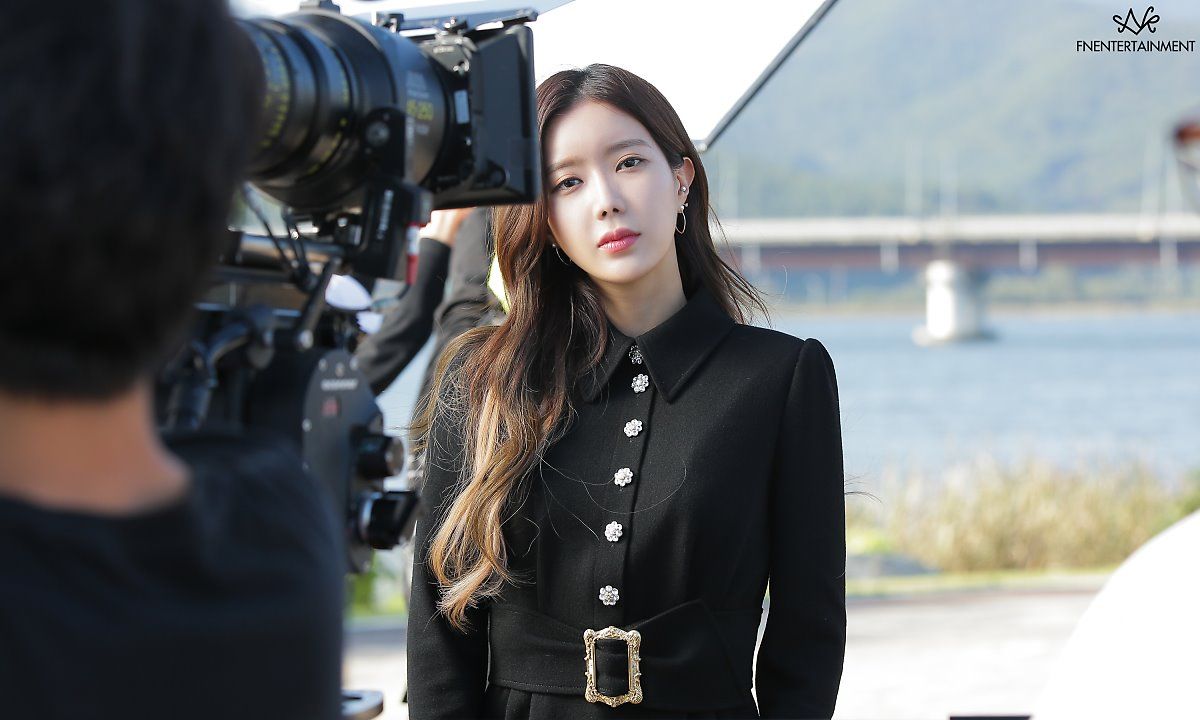 豪门狗血剧《优雅的家》高收视落幕,林秀香拍摄现场仿佛画报大片