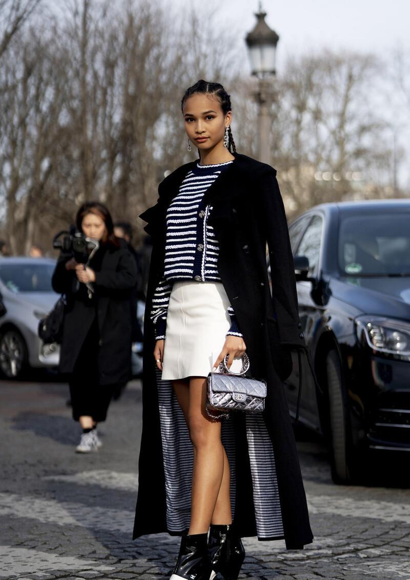 职场女人怎穿黑色大衣百搭又时髦轻松穿出好气质