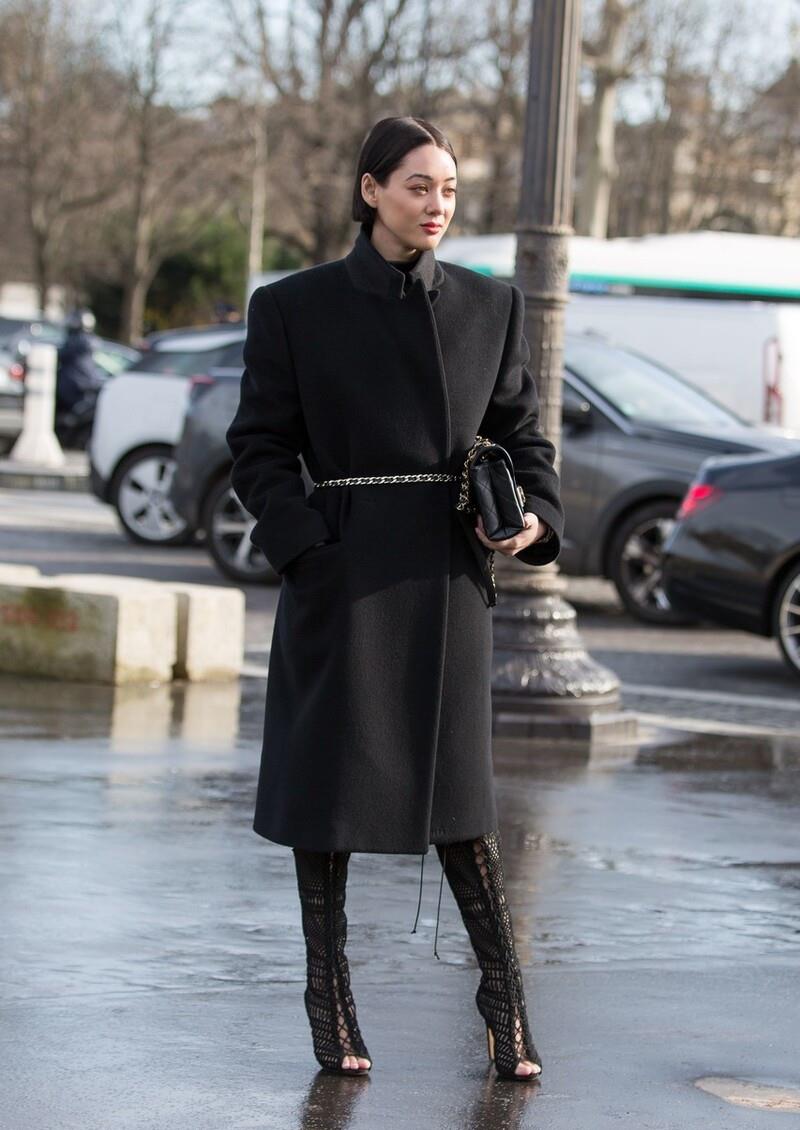 职场女人怎穿黑色大衣百搭又时髦轻松穿出好气质