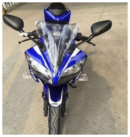 雅马哈150入门级跑车钻石车架前后碟刹水冷电喷引擎236万