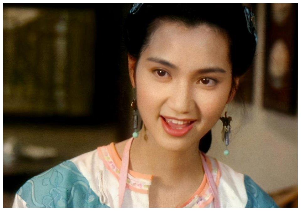 1993年,莫少聪在参加电影《剑奴》拍摄,在剧组里初次见到了陈宝莲