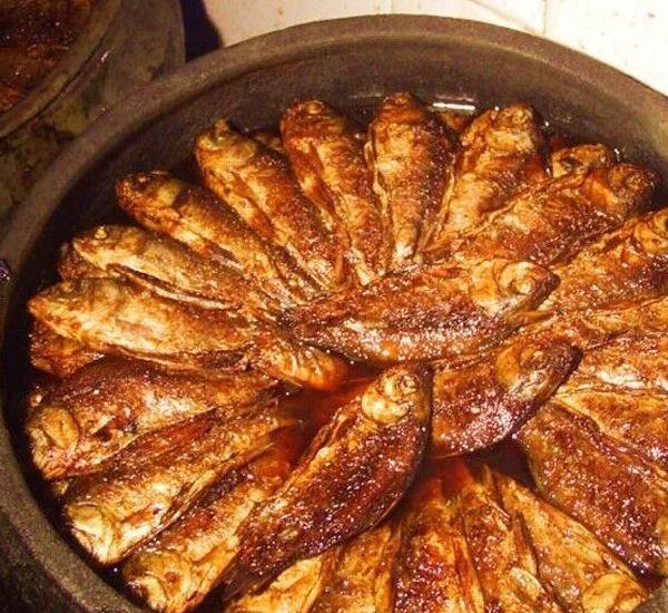 想要酥鱼不碎不散掌握这些技巧香嫩酥脆鱼骨酥软一嚼就没了