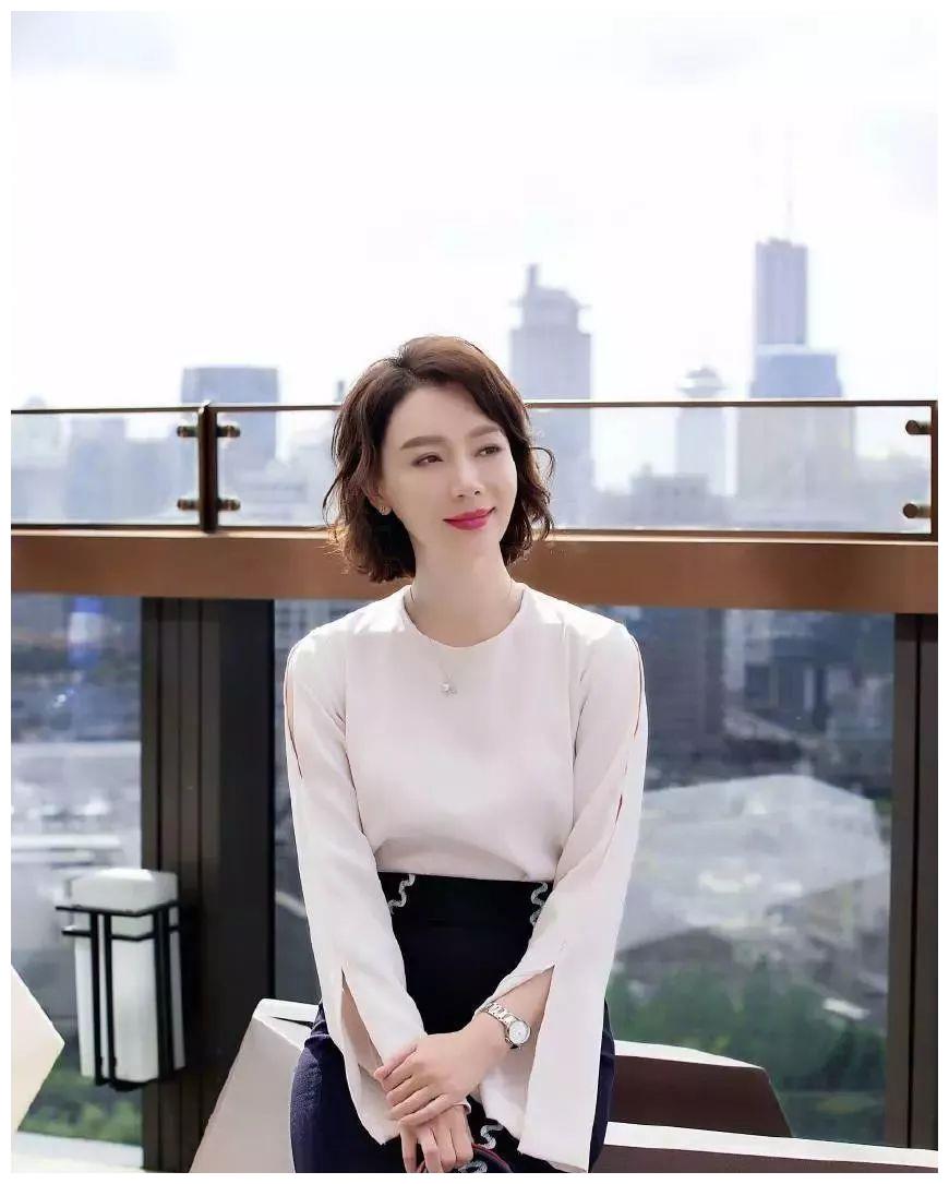 41岁陈数近照,出道多年无绯闻,嫁二婚老公7年,今美如少女