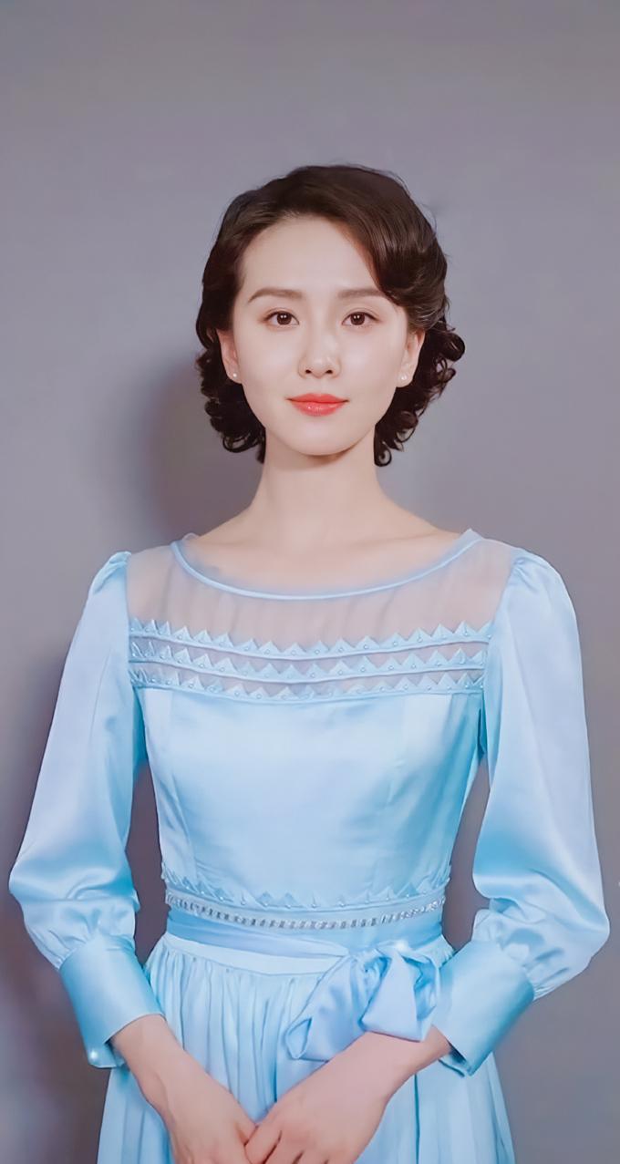 女神节刘诗诗变民国大小姐水蓝色长裙配卷发温婉温柔气质好绝