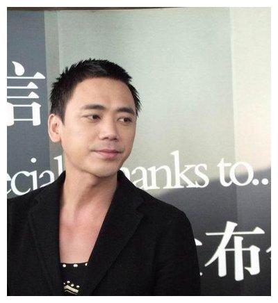 和20岁女儿同框似情侣|苏见信|张钰凰|小丸子_新浪新闻