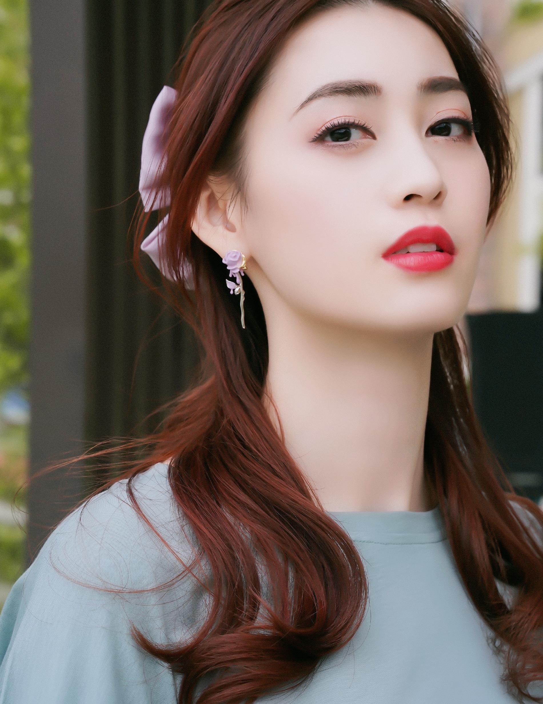 谭乔尹写真,红唇娇艳,肌肤雪白,美丽迷人