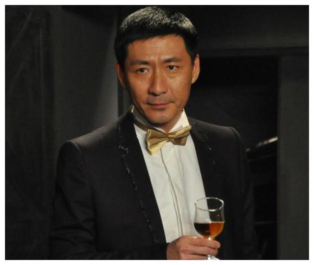 52岁老戏骨张子健抛弃妻子转身娶大4岁富婆其背后隐藏着秘密