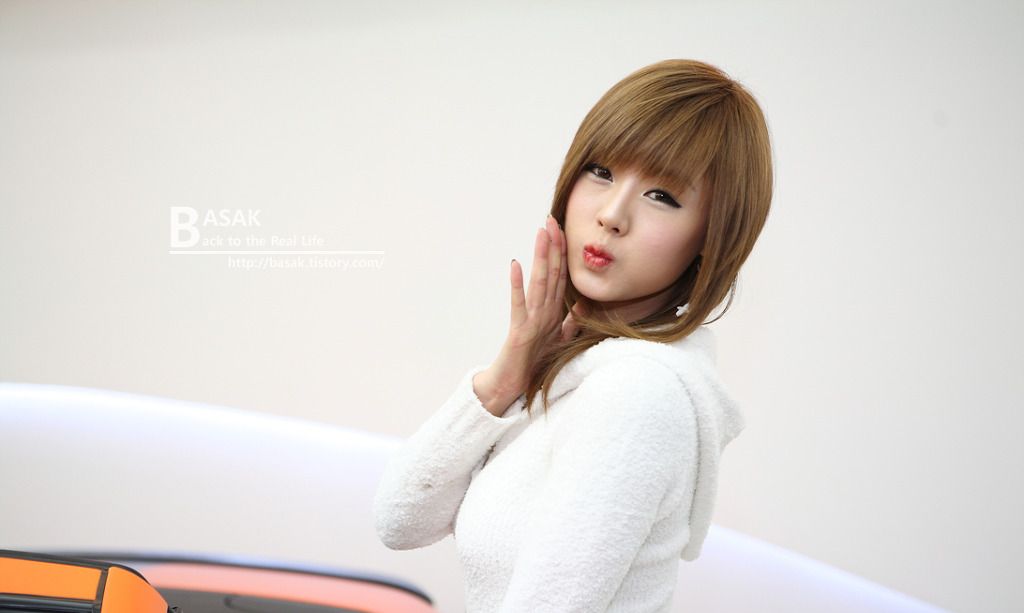 韩国车模黄美熙,人美车靓,不容错过的视觉盛宴!