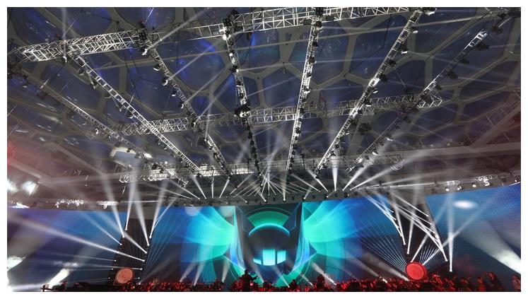 灯光设计对舞台氛围的渲染|灯光|追光|戏剧_新浪新闻