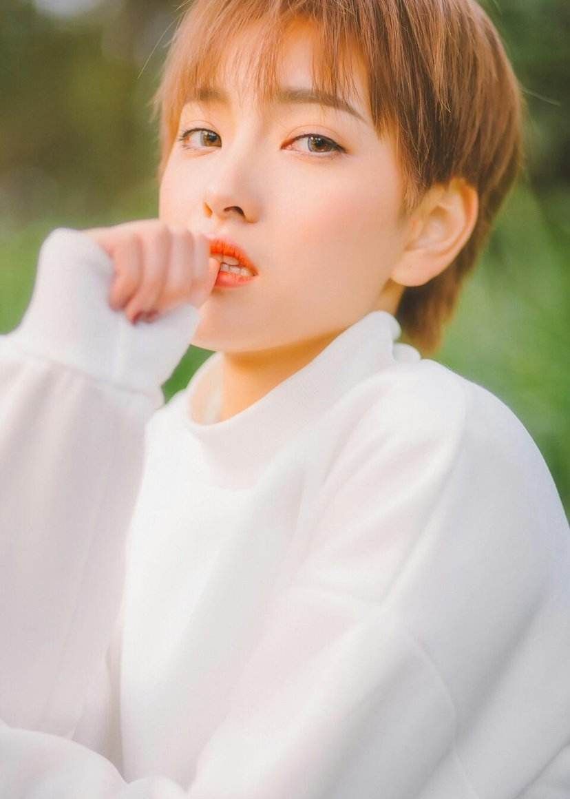 短发美女,英气逼人__财经头条