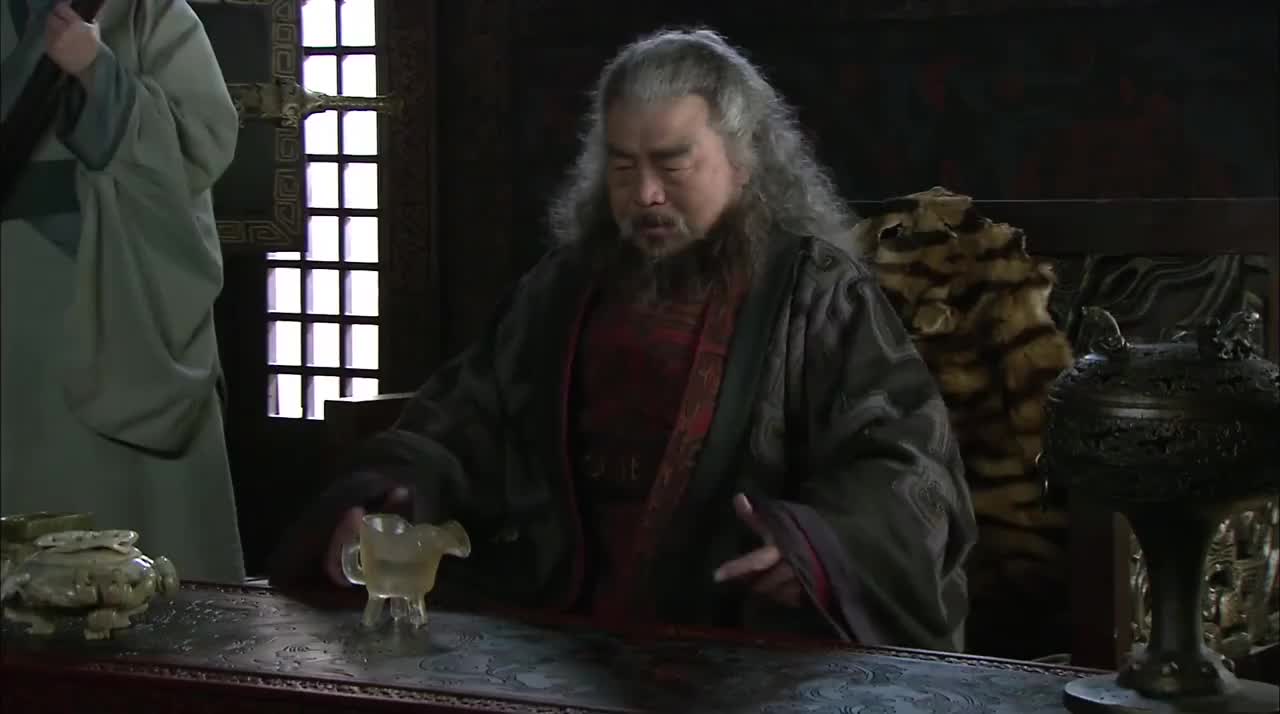 新三国大老粗董卓瞧不起王公贵族结果被曹操一挑唆更气了