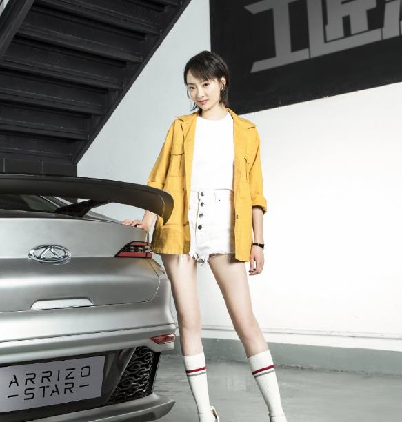 没想到孙铱身材这么好格子西装短裙秀长腿骨子里的御姐味真足