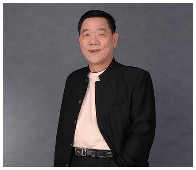 郭德纲亲师哥杨进明,曾跟随侯耀华十余年,古稀之年加入德云集社