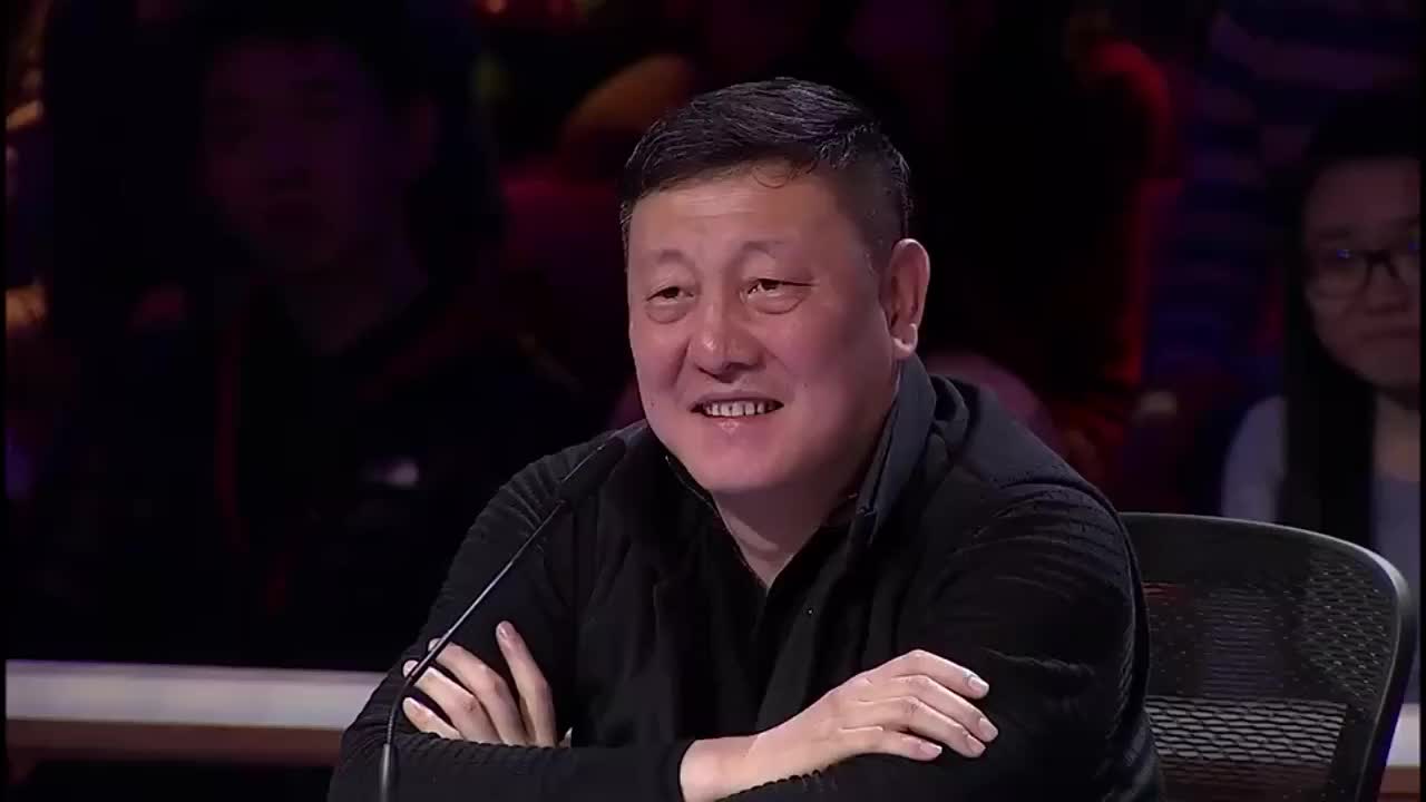 音乐大师课:吴俊飞歌唱结束动作得殊,韩磊看的目瞪口呆