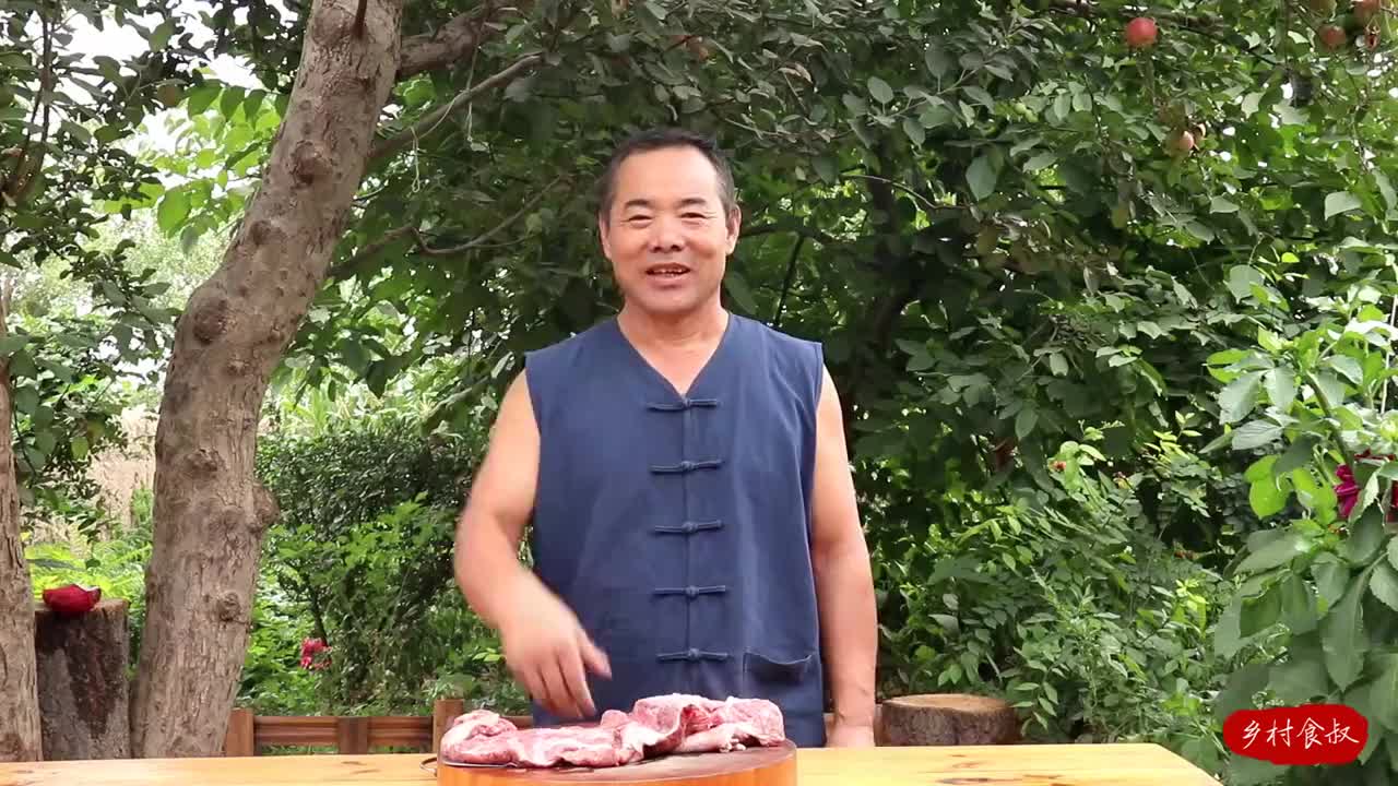 整2斤骆驼肉,食叔做吊炉烤肉串,老婆子的吃相把人看馋了