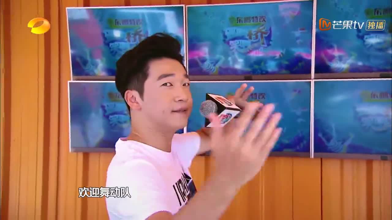 00:00 01:32 01:32 为您推荐: 摇啊笑啊桥:小姐姐跳肚皮舞,帅哥们都看