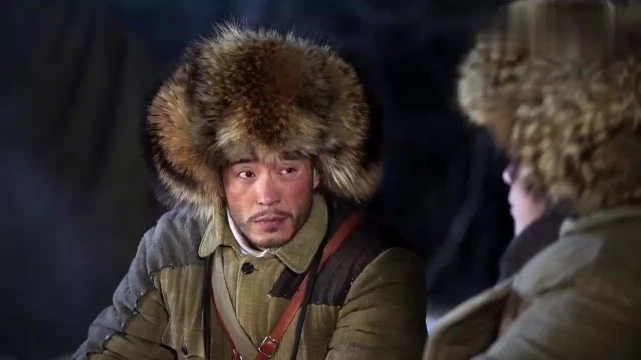 林海雪原高波一直在旁边叨叨吓唬这小孩但是还是一句话都不说