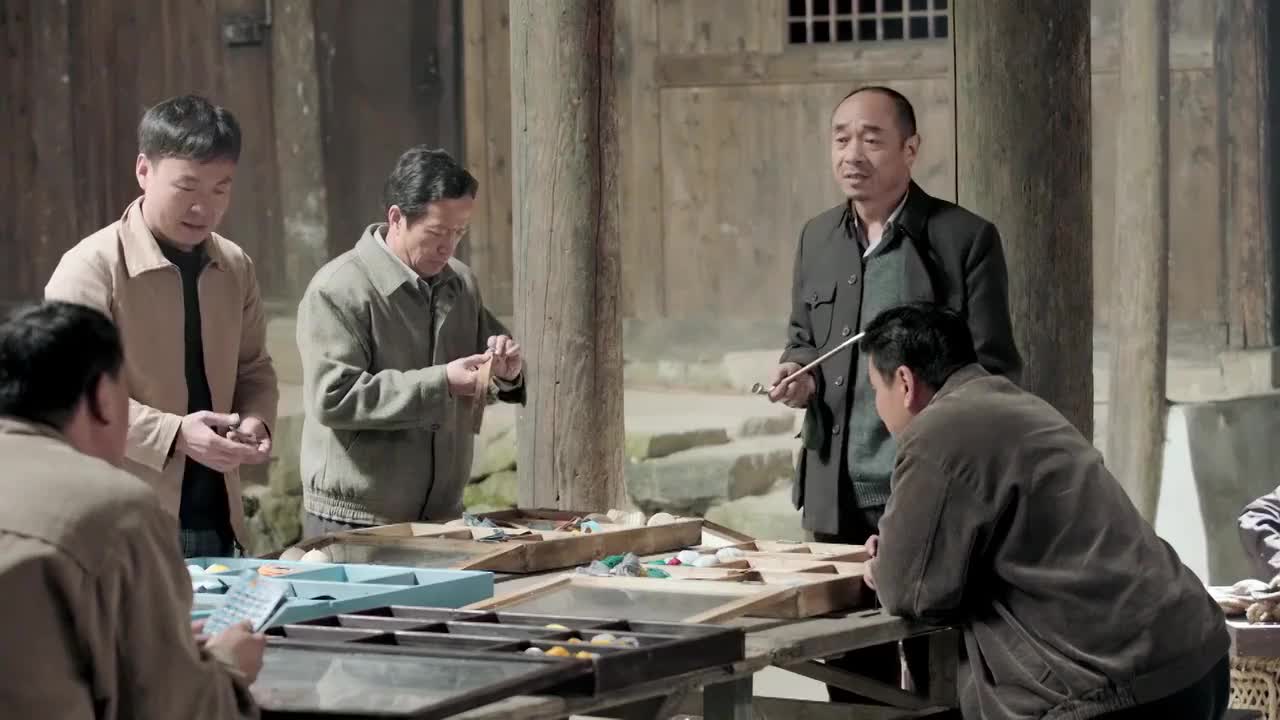 鸡毛飞上天金水叔仍旧认为鸡毛换糖是正儿八经的生意不能丢