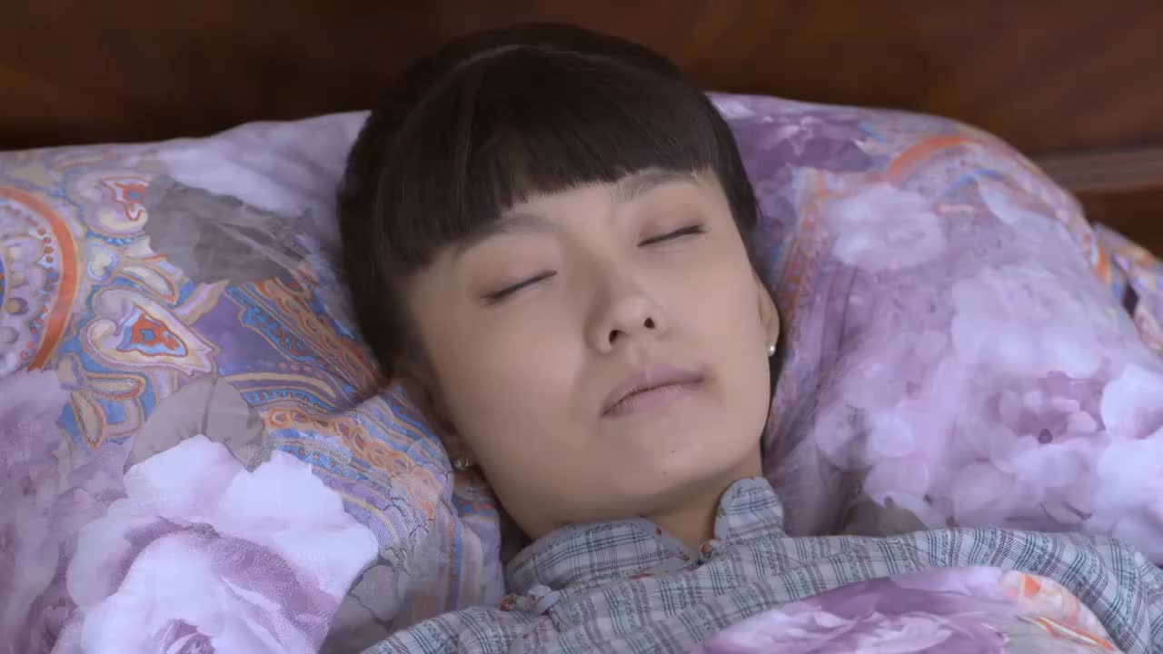 面具背后徐秀云受到惊吓精神似乎崩溃了死揪住李忆秋不放手