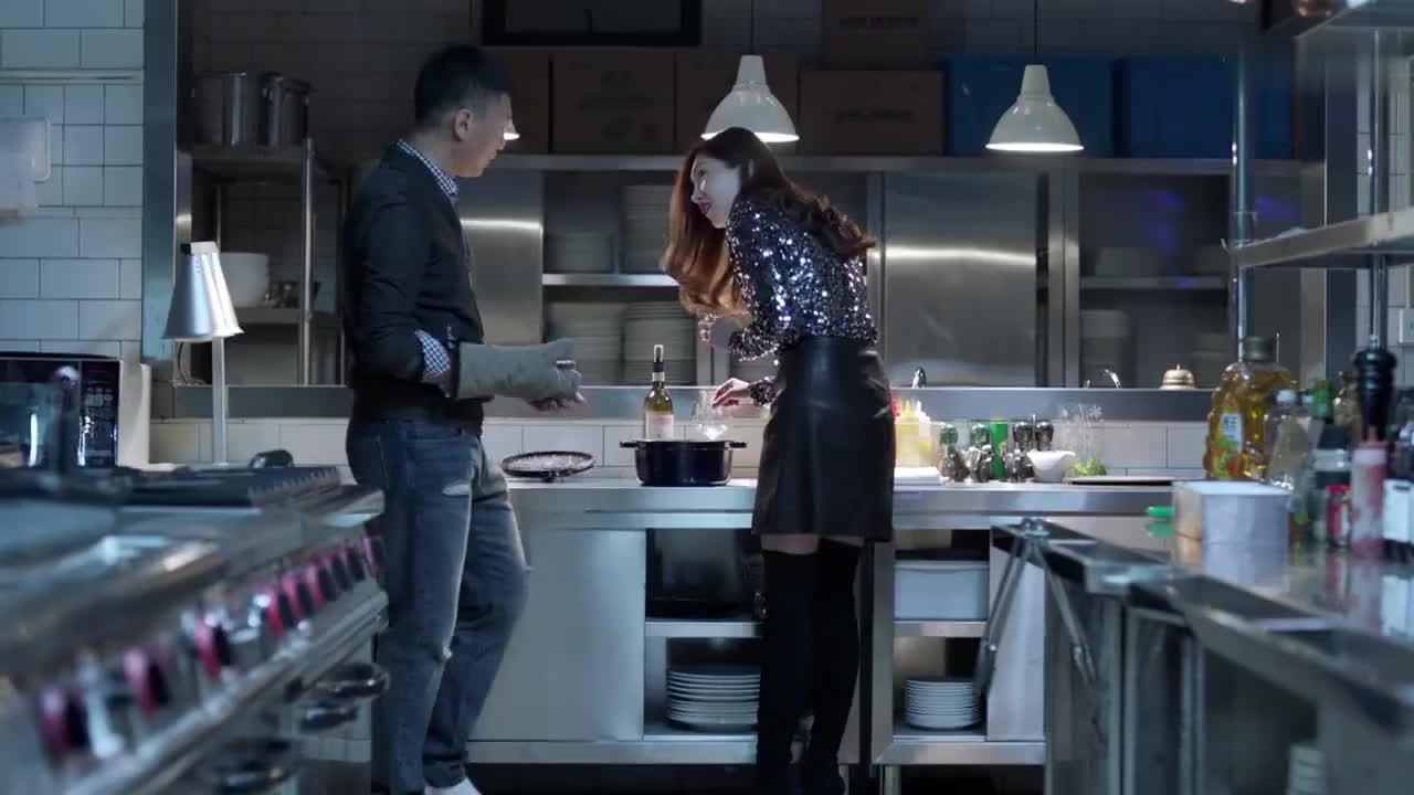 好先生陆远江莱厨房谈心说着各自的伤心事劝说江莱想开点