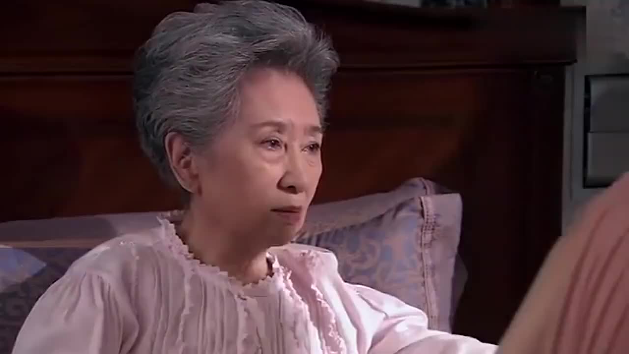 盛夏晚晴天豪门私生女回乔家奶奶拿出偷拍的相册看哭私生女