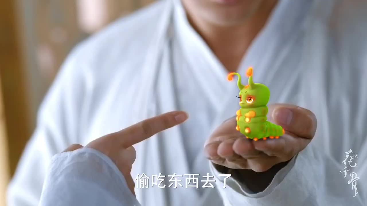 花千骨糖宝跑到厨房偷吃为了避免糖宝被抓十一准备很多菜