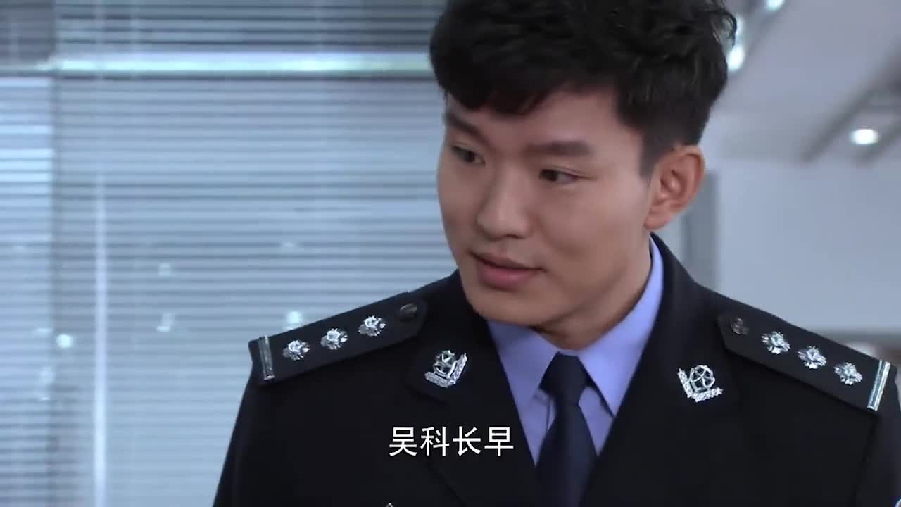 青春无季吴斌给露西送早餐被典典撞见露西误会典典