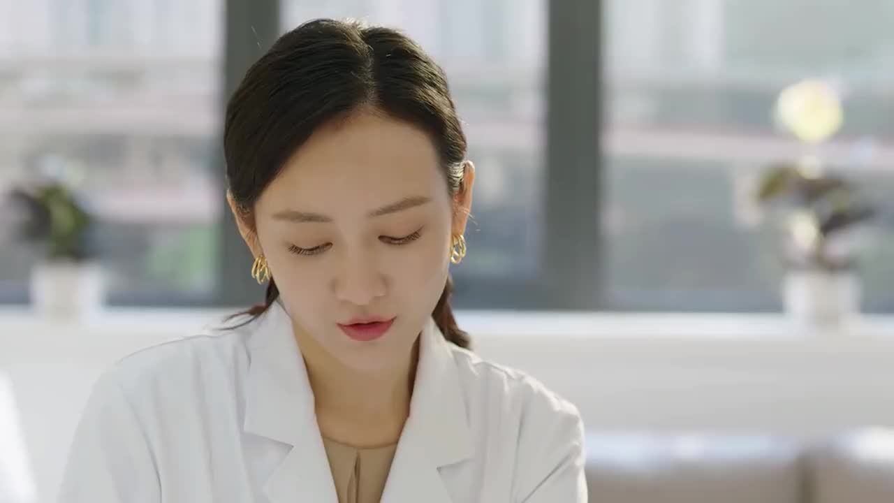 生活万岁气质女神王鸥拥有优雅大方的仪态犹如行走的教科书