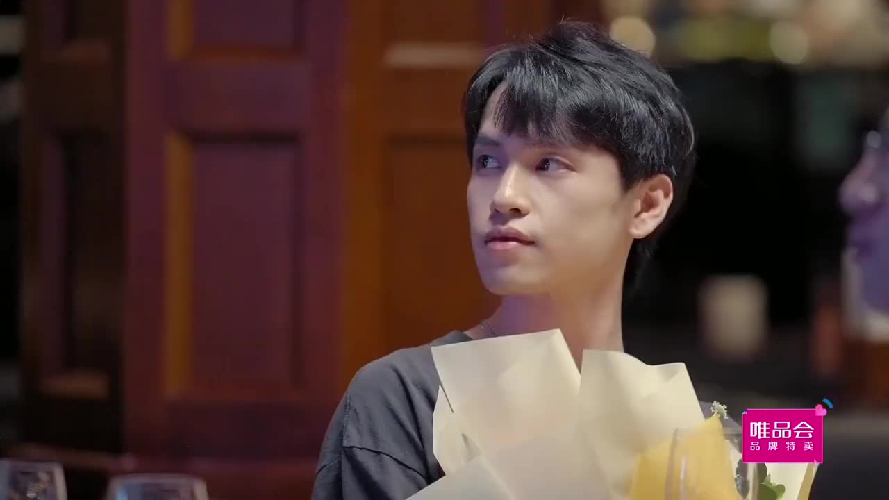 小粉丝陈思铭上台献花哇偶哇偶全员助攻yyds