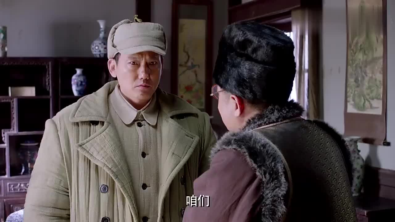 林海雪原郑三炮要劫法场正跟许夫人商量对策就有人送来枪
