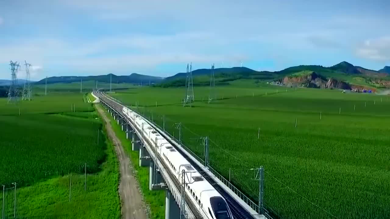 中国又竣工一条“高铁线路”-40度也能高速运行，网友：不可思议