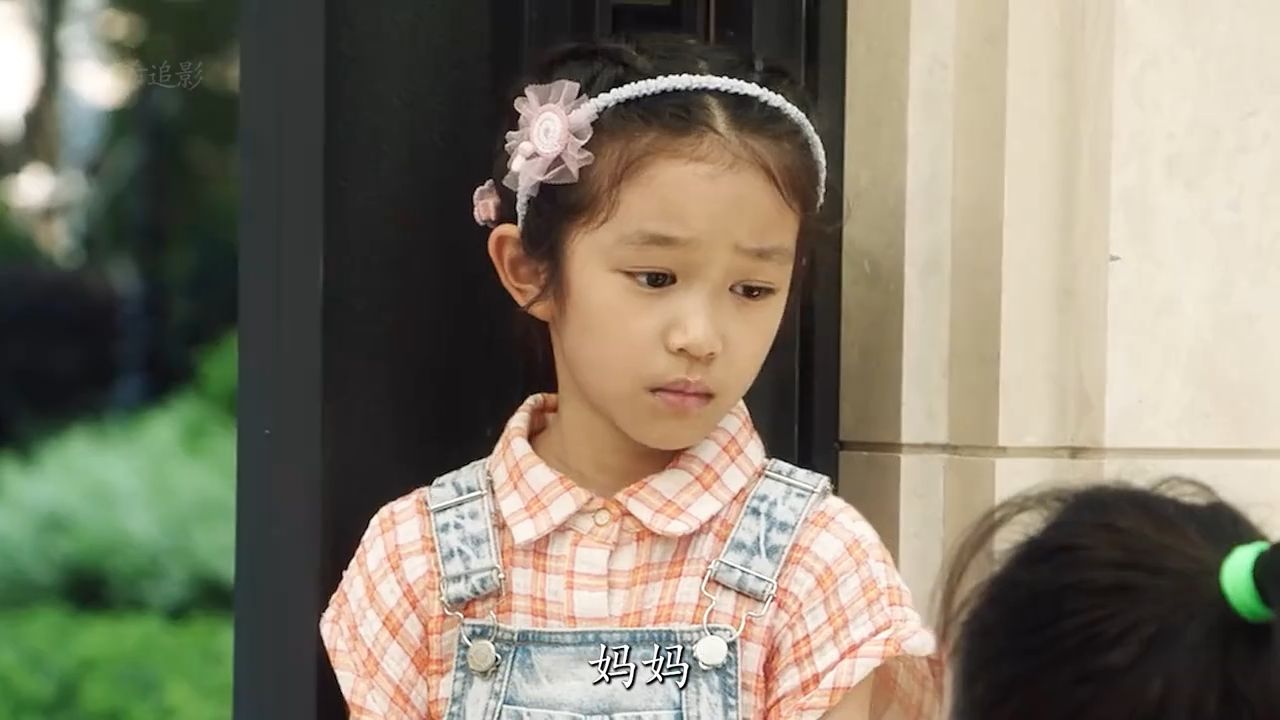 六岁女孩刚刚搬进高档小区，就被小顽童欺负