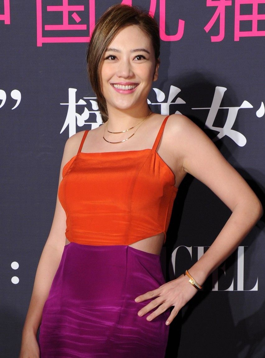 应采儿,身材高挑,气质出众,嫁给陈小春非常的幸福甜蜜!