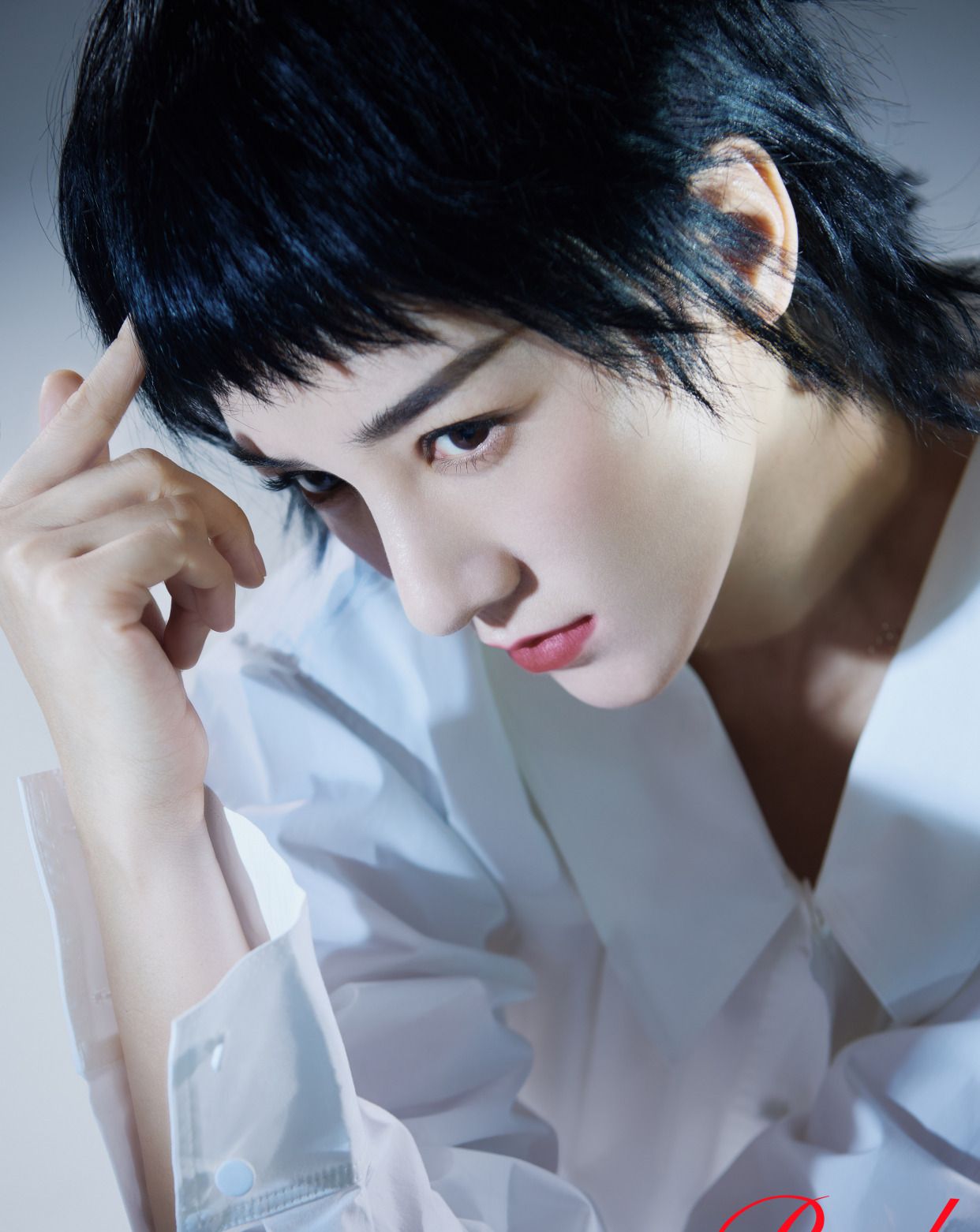 黄奕登《red》5月刊封面 短发造型帅气吸睛