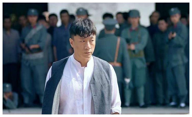 雷哥在圈内的知名度也是越来越高,50岁的他,也拍摄了多部经典的影视剧