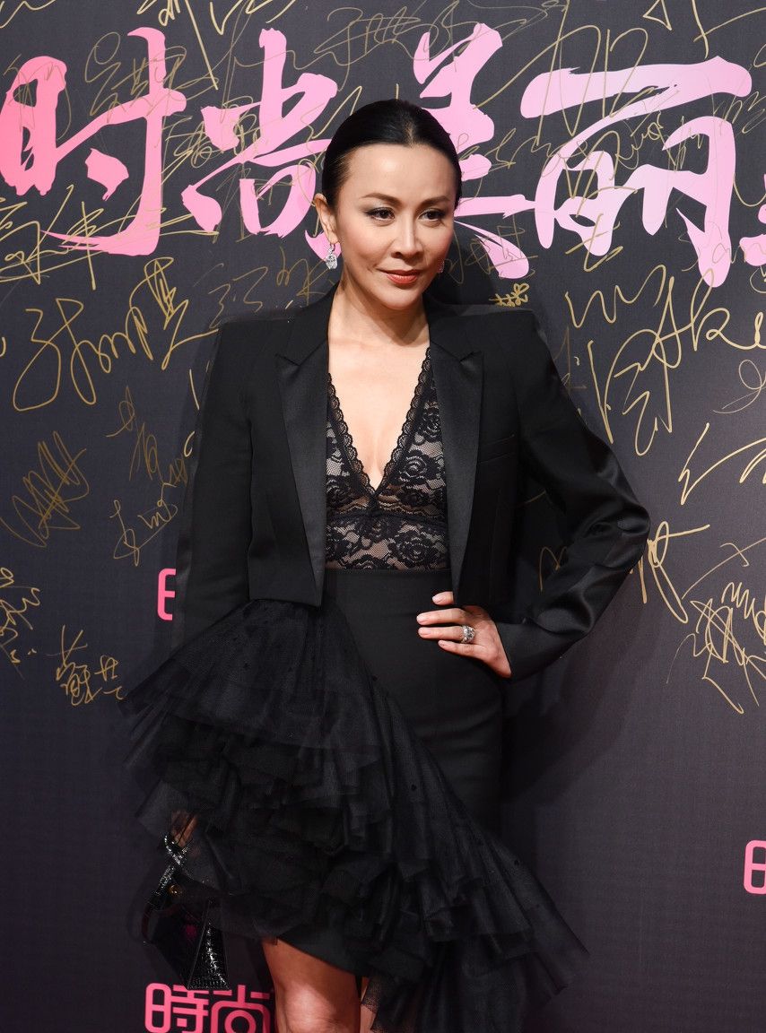 刘嘉玲一身黑色礼服出席活动,气场十分强大
