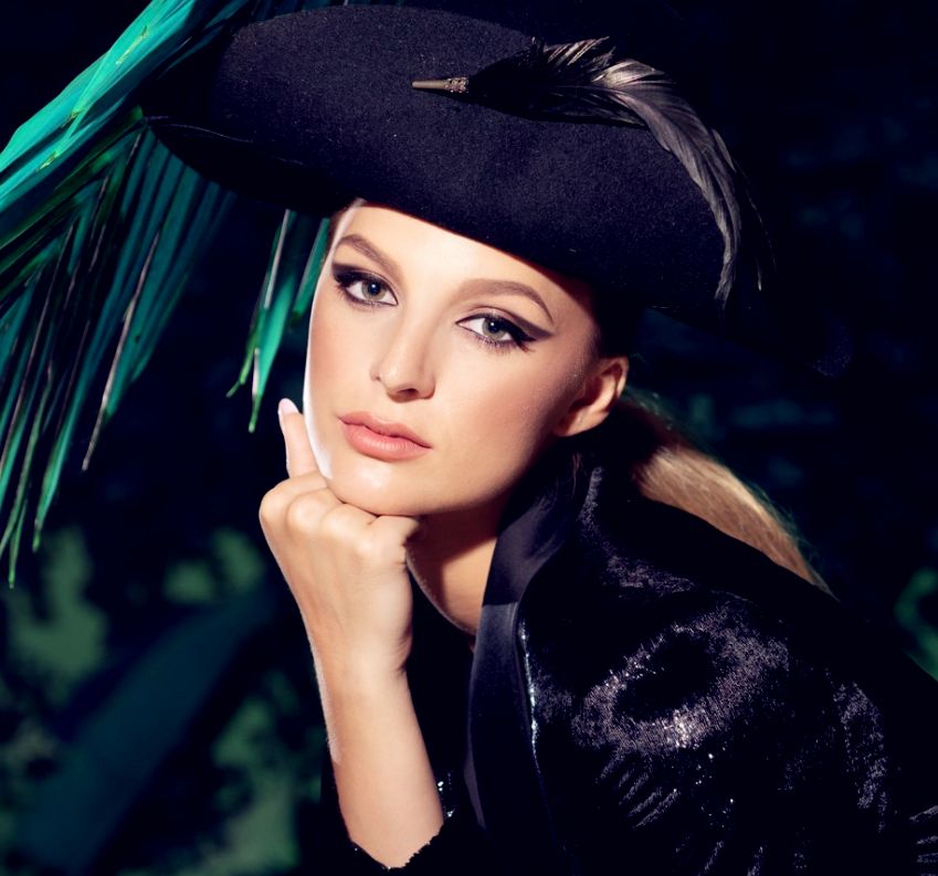 阿尔及利亚的顶级美人,颜值与才华俱佳,休闲美搭好接地气