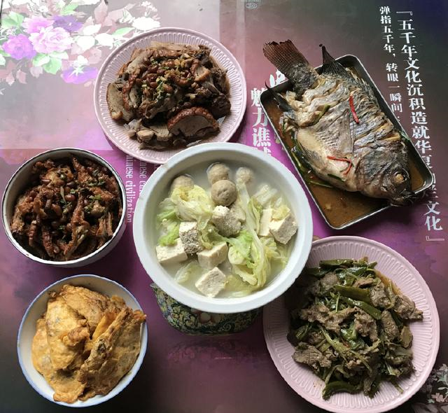 回妈妈家吃饭，嫂子半个小时做好5菜1汤，妈妈都夸嫂子手艺好