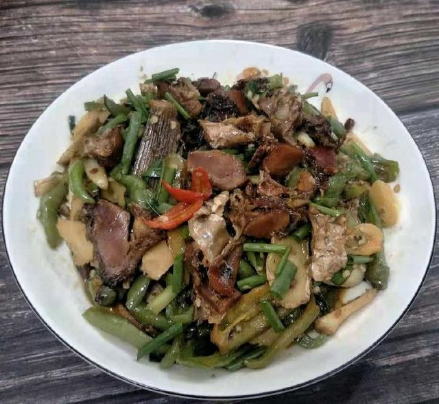 在湖南农村,这菜是男人们最喜欢的一道下酒菜了,香又辣 ?