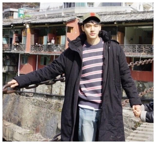 现实版肖奈有了脸龚俊大学旧照被扒造型普通但五官绝了