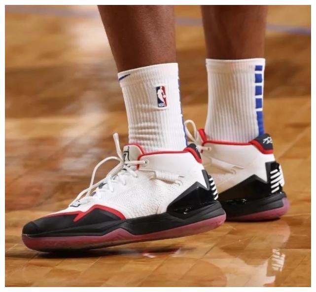 nba球员上脚:curry8勇士配色,匹克和安踏的球鞋都有
